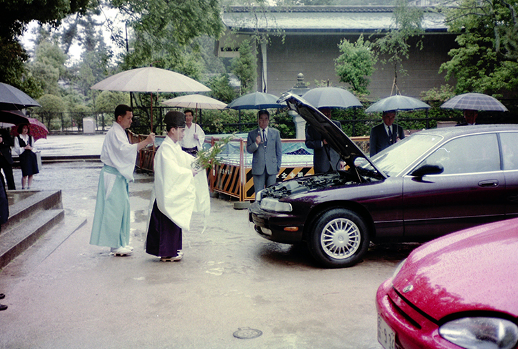 SENTIA and EUNOS PRESSO in Itsukushima Shrine (1991)