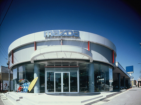 Exterior of dealer outlet of Mazda channel in 1990