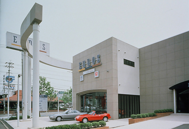Exterior of dealer outlet of Eunos channel in 1990