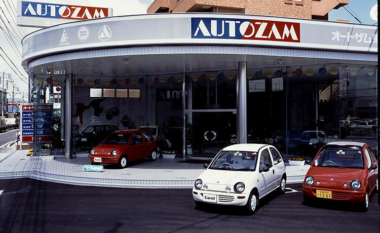 Exterior of dealer outlet of Autozam channel in 1990