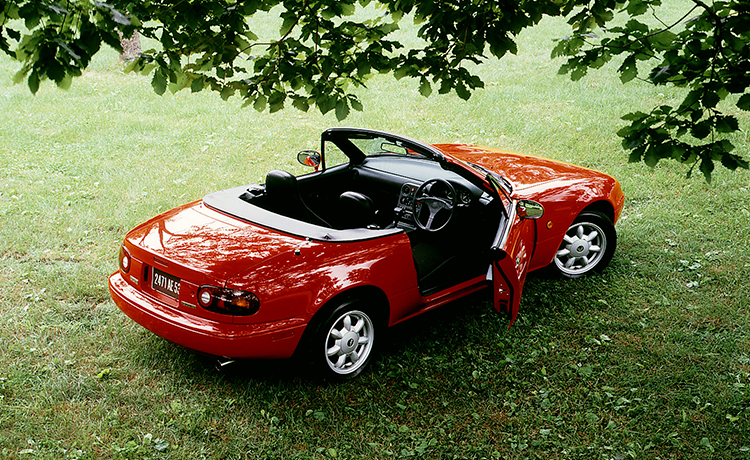 <Classic Red> EUNOS ROADSTER (1989)