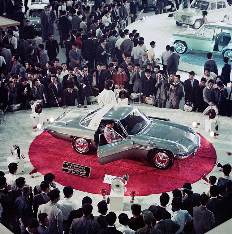 First exhibition ever of Cosmo at the 11th Tokyo Motor Show (1964)