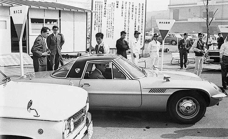 Test drive at the 12th Tokyo Motor Show (1965)
