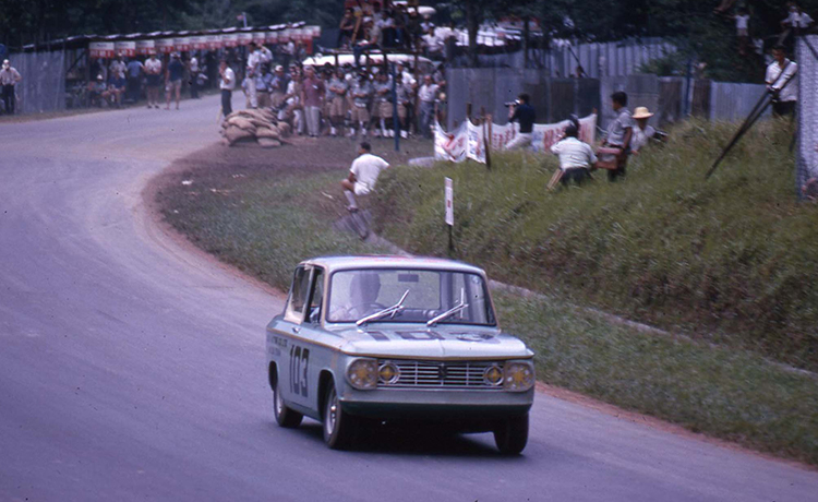 Familia 800 sedan wins class title at Singapore Grand Prix, Mazda's first Asia tour destination (1966)