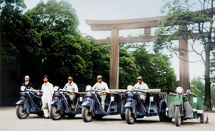 The caravan in front of the Meiji Shrine, Tokyo