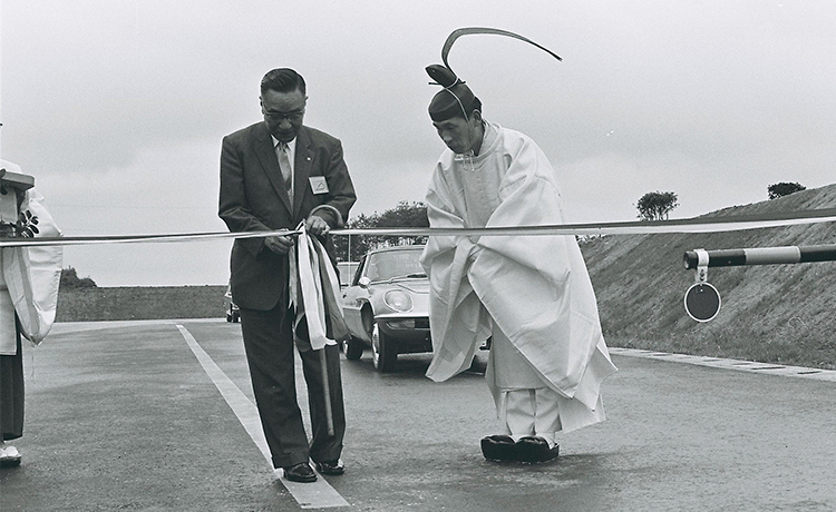 Ceremony to commemorate completion of the construction (1965)