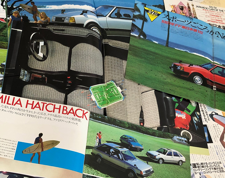 The car's agile driving and sporty image were a hit for young people as shown in these brochures (brochures at that time)