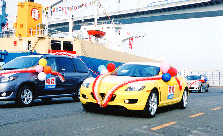 2004年の初荷歓送式 (宇品東地区西埠頭)