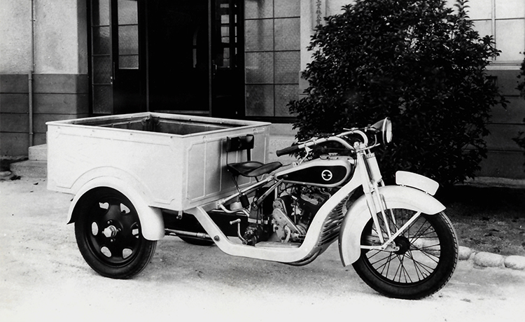 試作段階の三輪トラック (1930年)