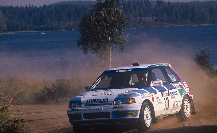 新型のファミリア4WDで総合5位に (1991年・1000湖ラリー)