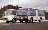 1965年に発売したライトバス（左：C型、右：A型）